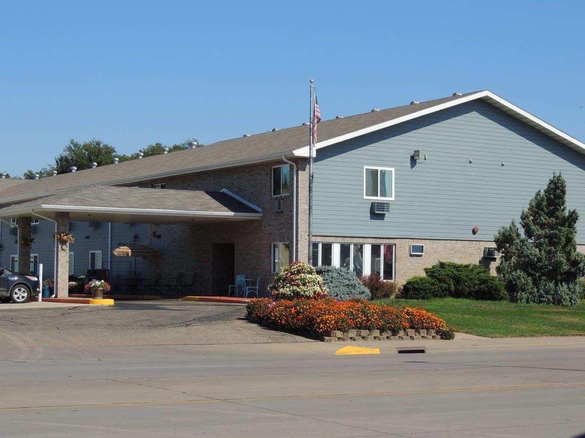 Governors Inn A Travelodge By Wyndham Pierre Exterior photo